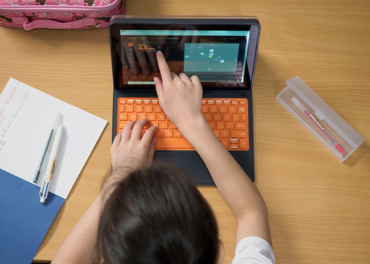 大人の自由研究にどう？タブレットが作れる組み立てキット