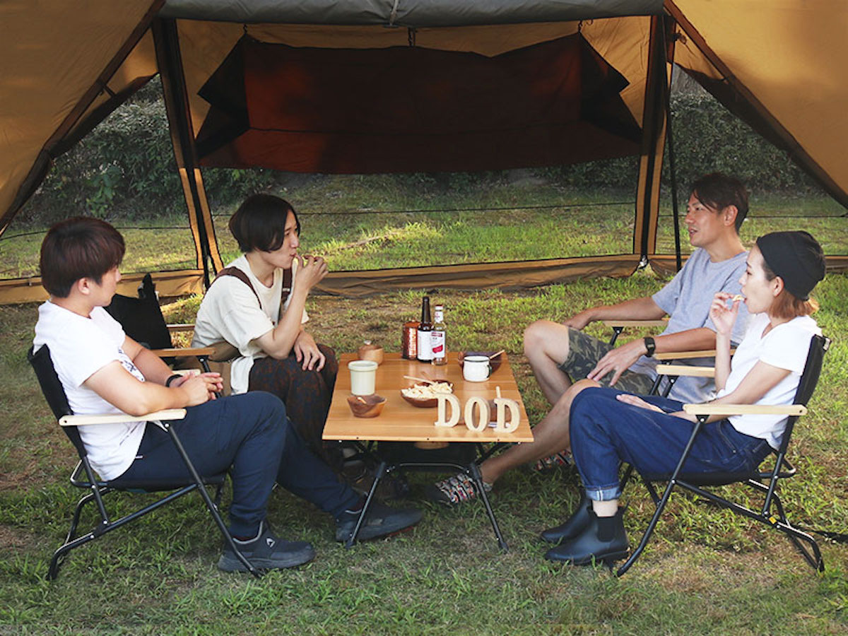 高さ調節3段階で天板下にはモノ置き場も！天然木で雰囲気も◎な