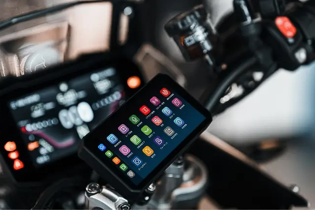 ナビ、ドラレコ、空気圧監視など至れり尽くせりなバイク用スマート