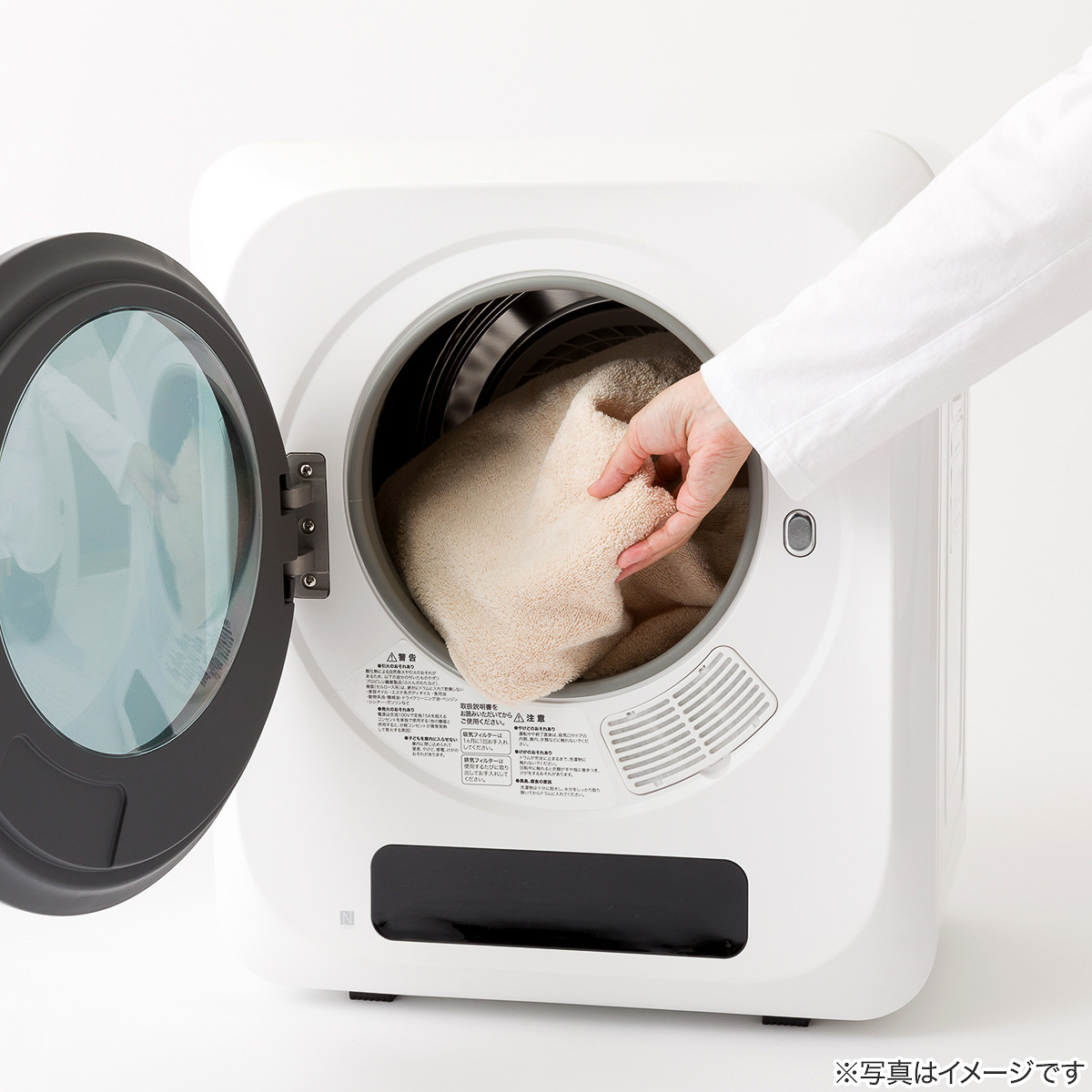 超コンパクトで設置工事不要。ニトリの「3kg衣類乾燥機」は洗濯物が