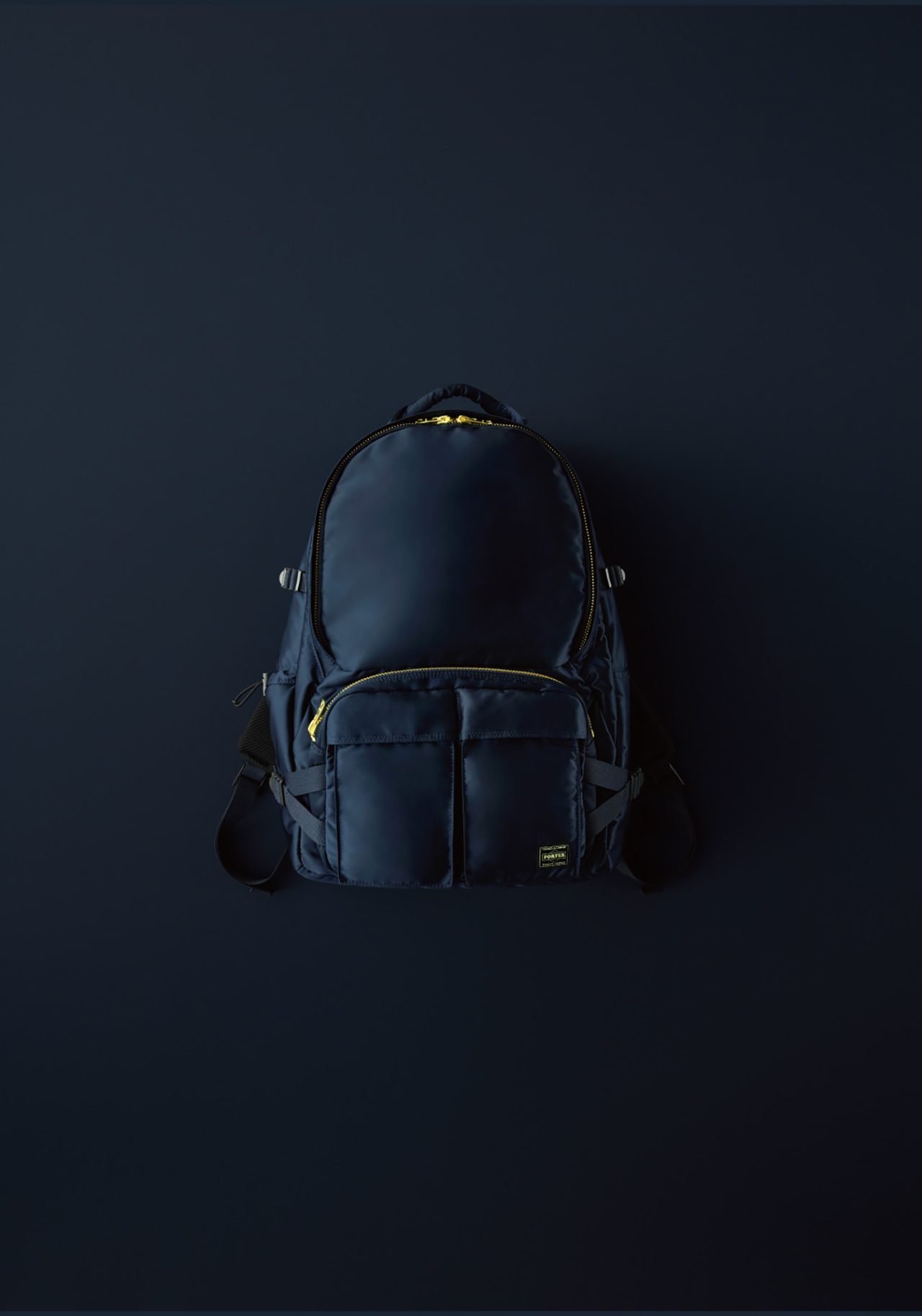 ポーターのタンカーシリーズに日本の伝統色「鉄紺」を意味するカラー