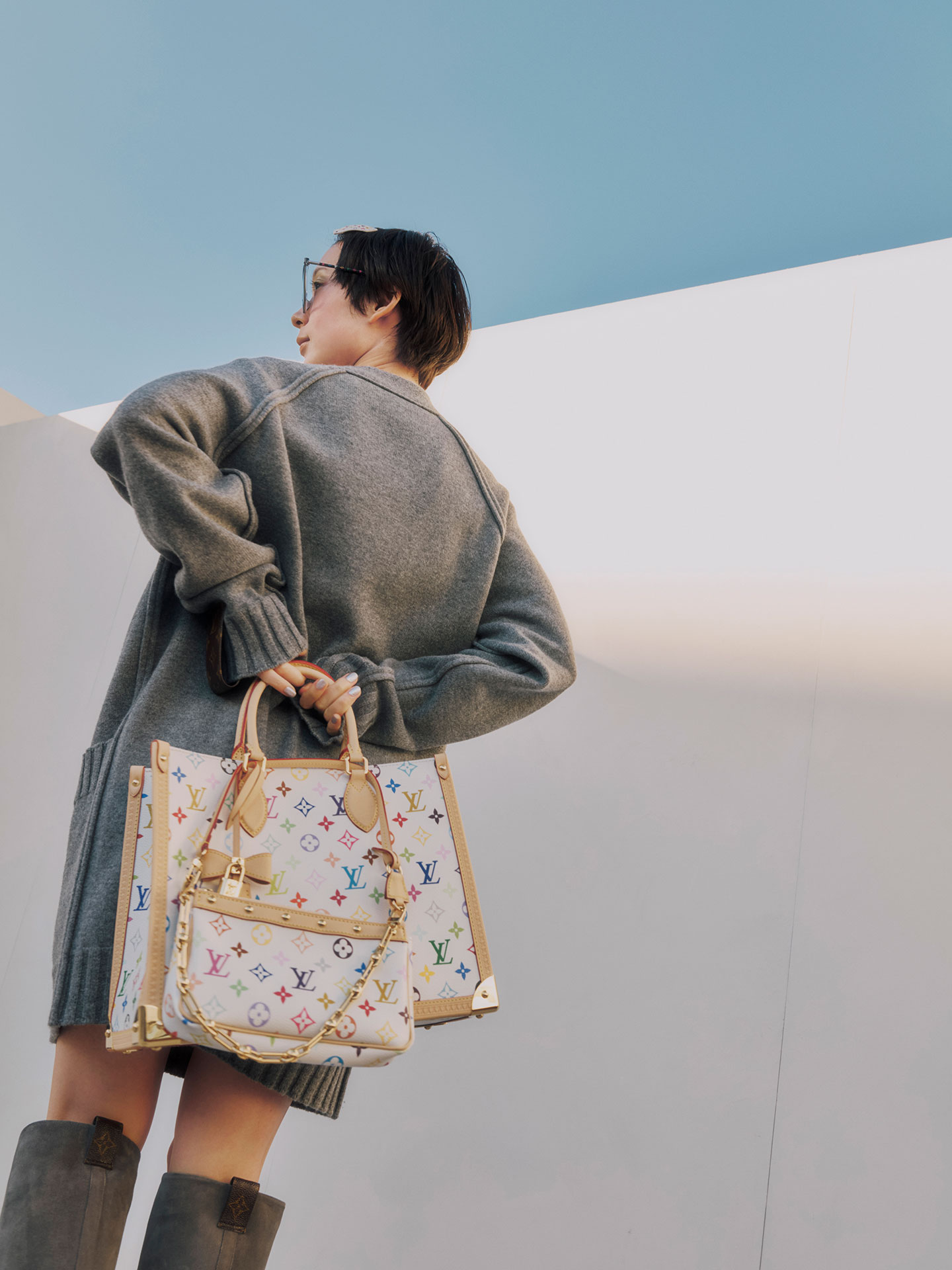 鮮烈な存在感。穂志もえかが魅せる｢ルイ・ヴィトン × 村上隆