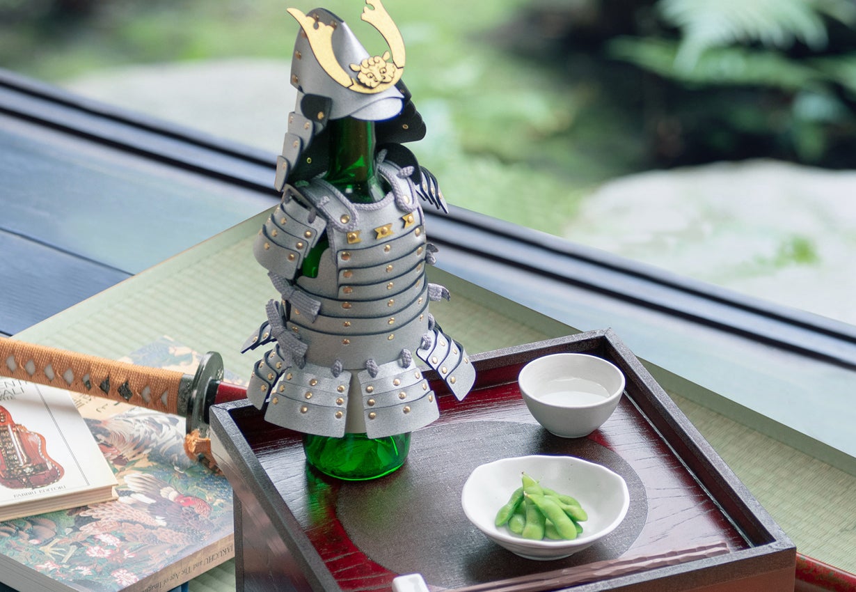 日本酒に鎧を着せる。SAMURAI YOROI ボトルカバー “MANEKU”｜マクアケ