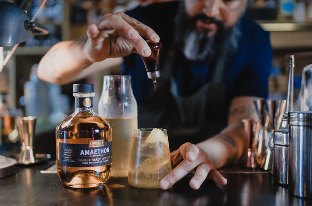 農耕の神の名を冠するフレンチモルトウィスキー、AMAETHONが日本上陸