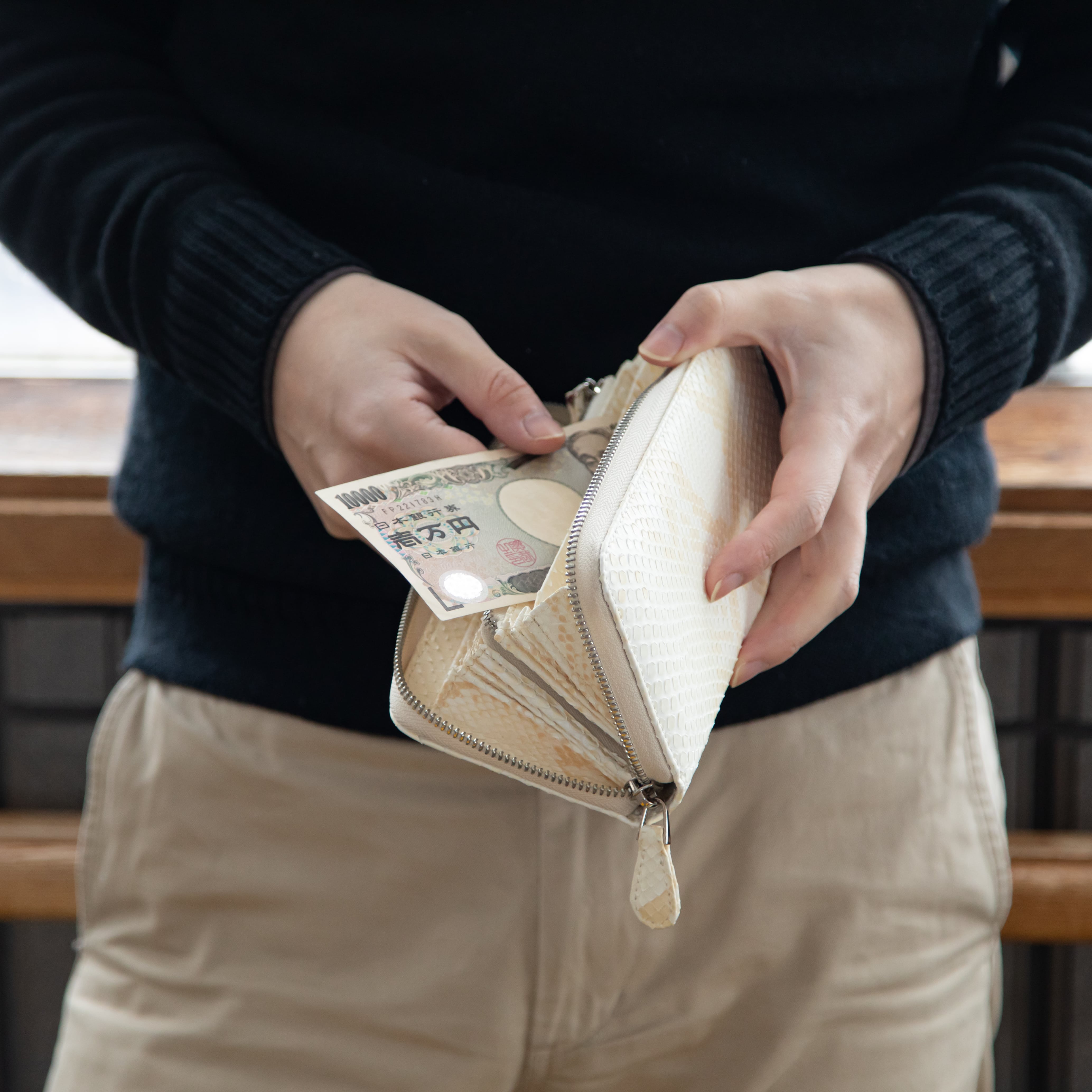 第2段】機能性重視！本格ホワイトパイソン長財布。特殊構造で日本初