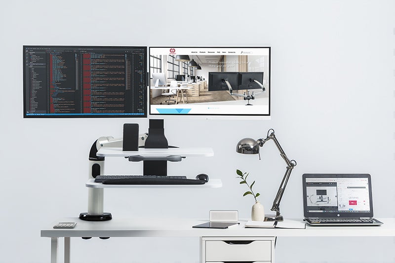 スタンディングデスクに早変わり！垂直・水平・360°回転の新感覚