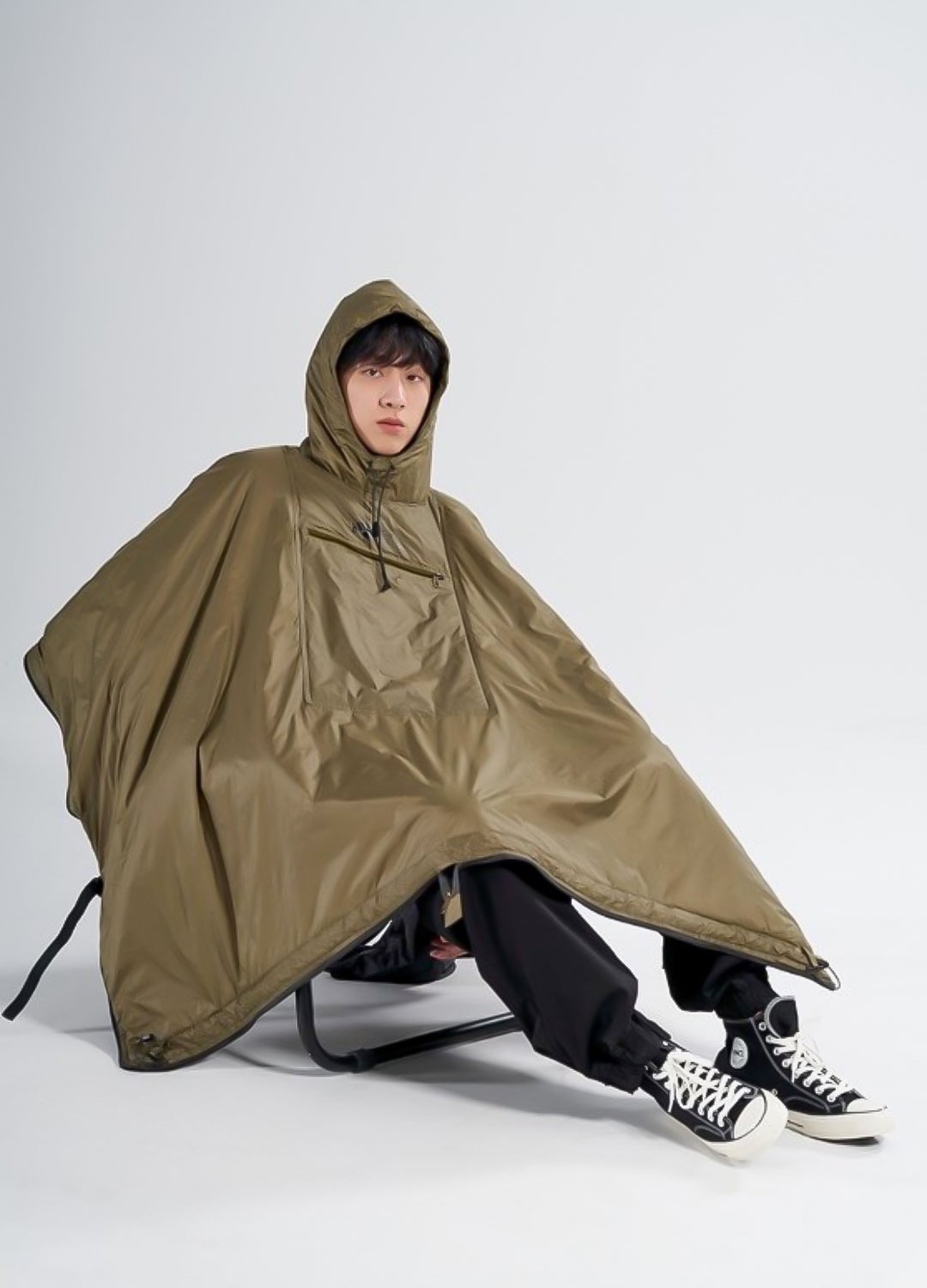 サスティナブル素材Soronaで軽く、暖かく、ポケッタブル3WAYポンチョ型