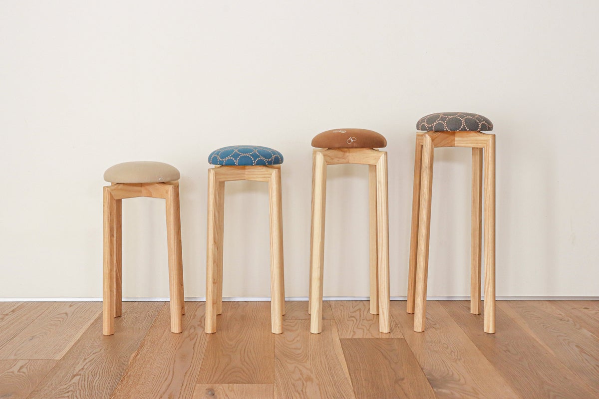 キッチンスツールBR(H530)＋ ミナペルホネンsky flower OR