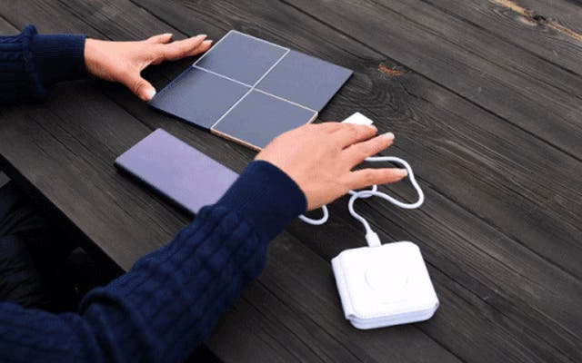 くっつければ充電。手のひらサイズのコンパクトさと軽さ！次世代