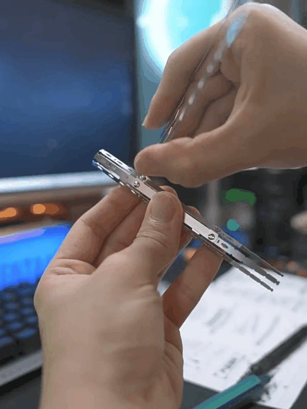 まるでプラモデル！？組み立てる楽しさとなめらかな書き心地を追求