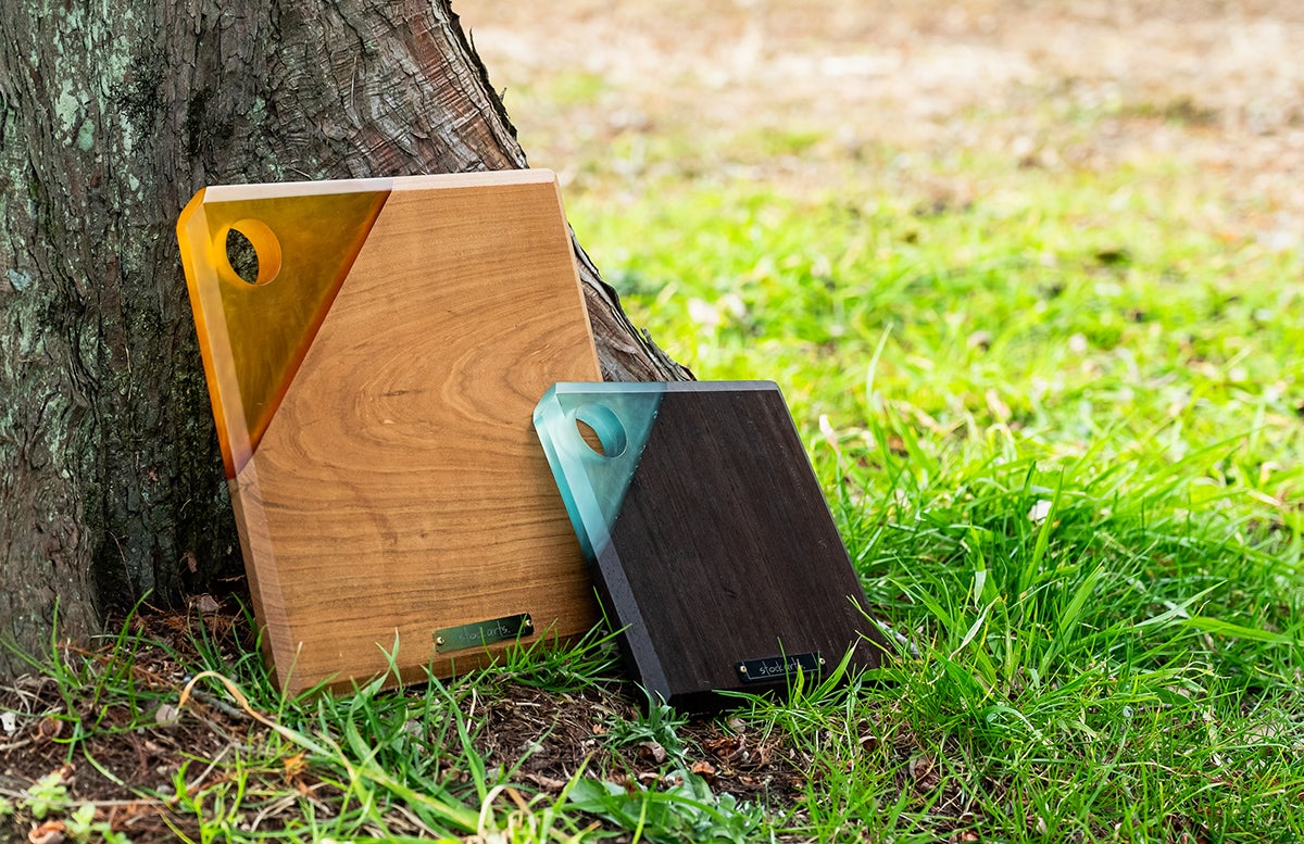 どんな場所でも未体験の光を。3脚だけで楽しめるレジンサイドテーブル