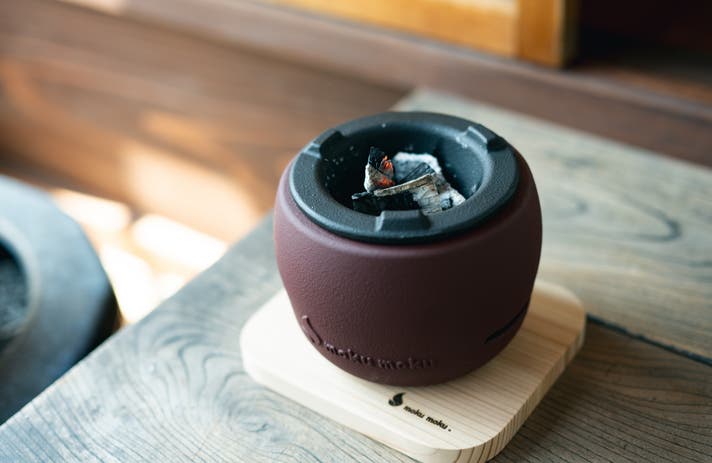 灰のいらない、現代の火鉢──“ちいさな火ばち”で始まる炭火で整う時間