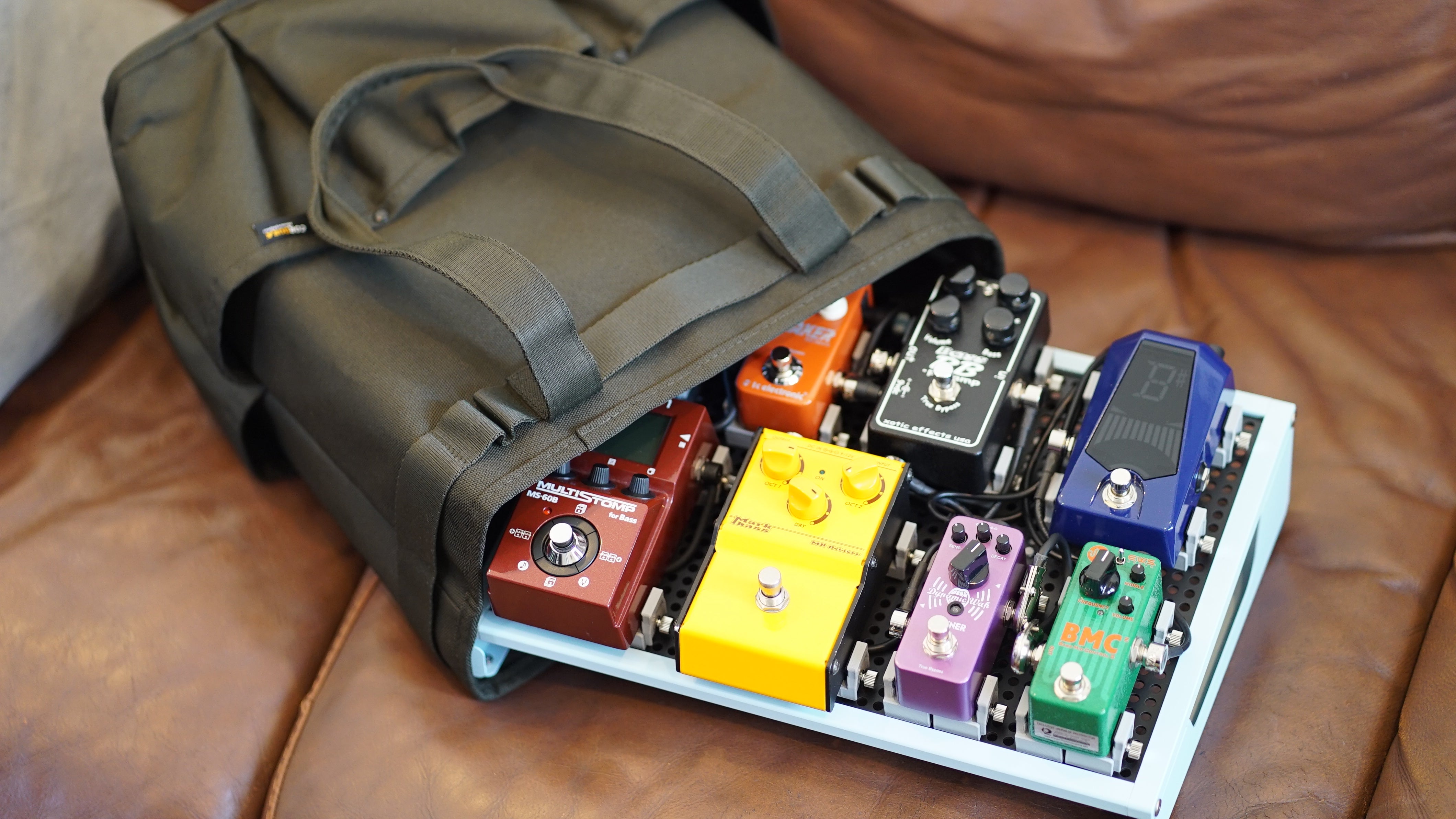 粘着不要】エフェクターにやさしく軽くてカラバリ豊富なペダルボード