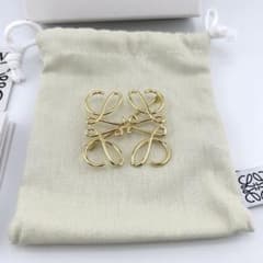 ✨未使用級・箱保存袋付き✨ LOEWE ロエベ ブローチ アナグラム