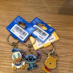 ディズニー キーホルダー3つセット - メルカリ