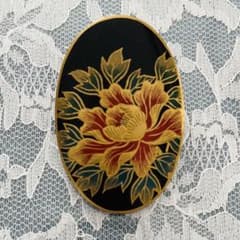 本鼈甲 蒔絵 花柄 楕円形ブローチ - メルカリ