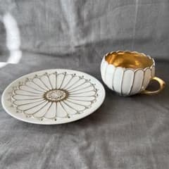 伊藤剛俊 希少ホワイトandゴールド カップとお皿のセット - メルカリ