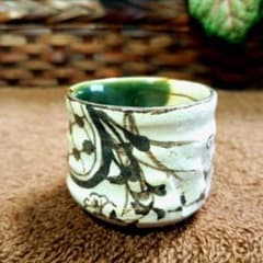 骨董品 古道具 織部焼 草紋 緑釉 ぐい呑み 作家品 - メルカリ