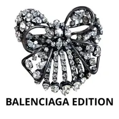 2026年最新】BALENCIAGA ブローチ・コサージュの人気アイテム - メルカリ