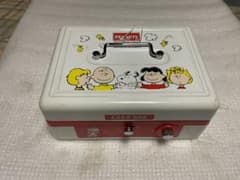 SNOOPYの手提げ金庫。CASH BOX。【予備鍵付き新品未使用品】。