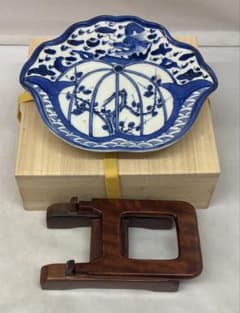 B367b 兜図染付変形皿 1枚保存用桐箱・皿立付伊万里焼江戸時代