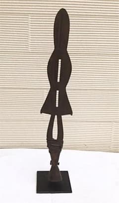 アフリカ盾台座付き