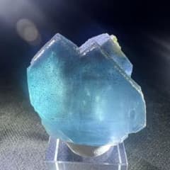 ヤオガンシャン山脈の様な景色パイライト共生「アジュールブルー