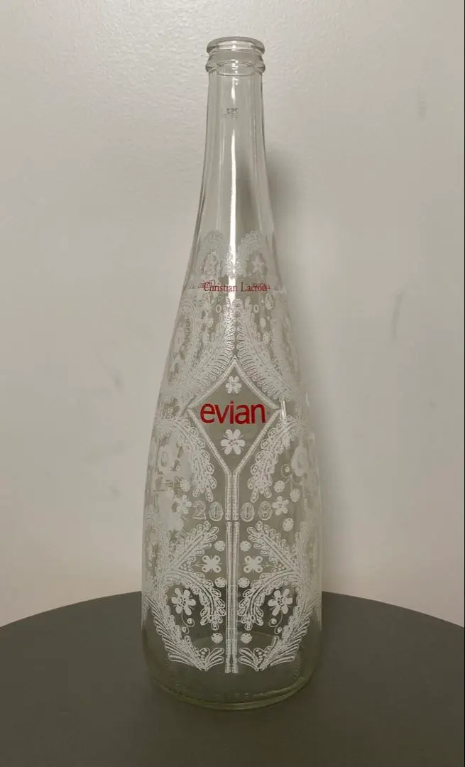 2026年最新】エビアン イヤーボトルの人気アイテム - メルカリ