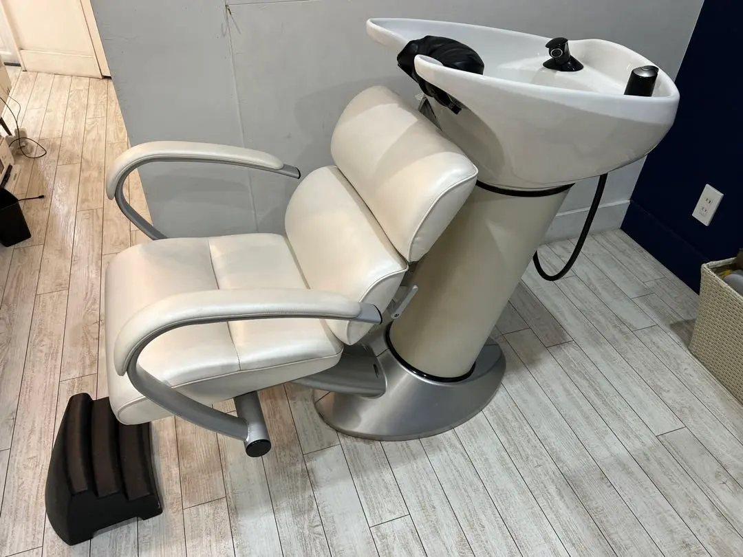 美品】使用期間1ヶ月タカラベルモントエスポワールネッククッションセット