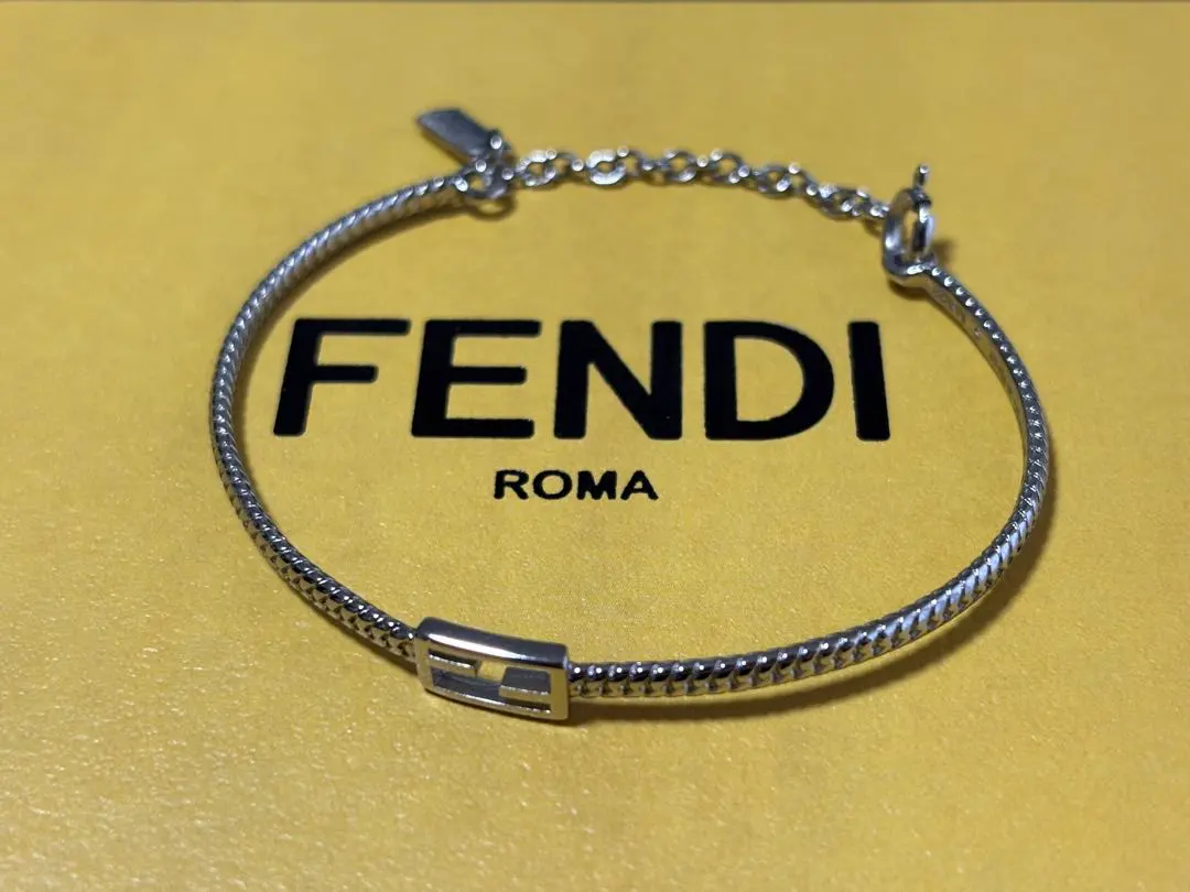 2026年最新】fendi ブレスレット バゲットの人気アイテム - メルカリ