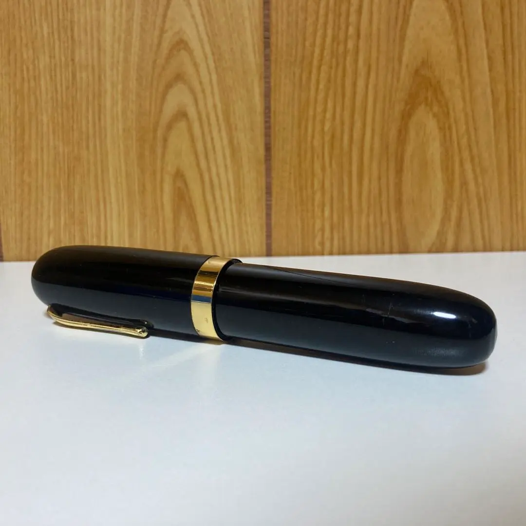 酒井栄助 黒万年筆 金色装飾付き