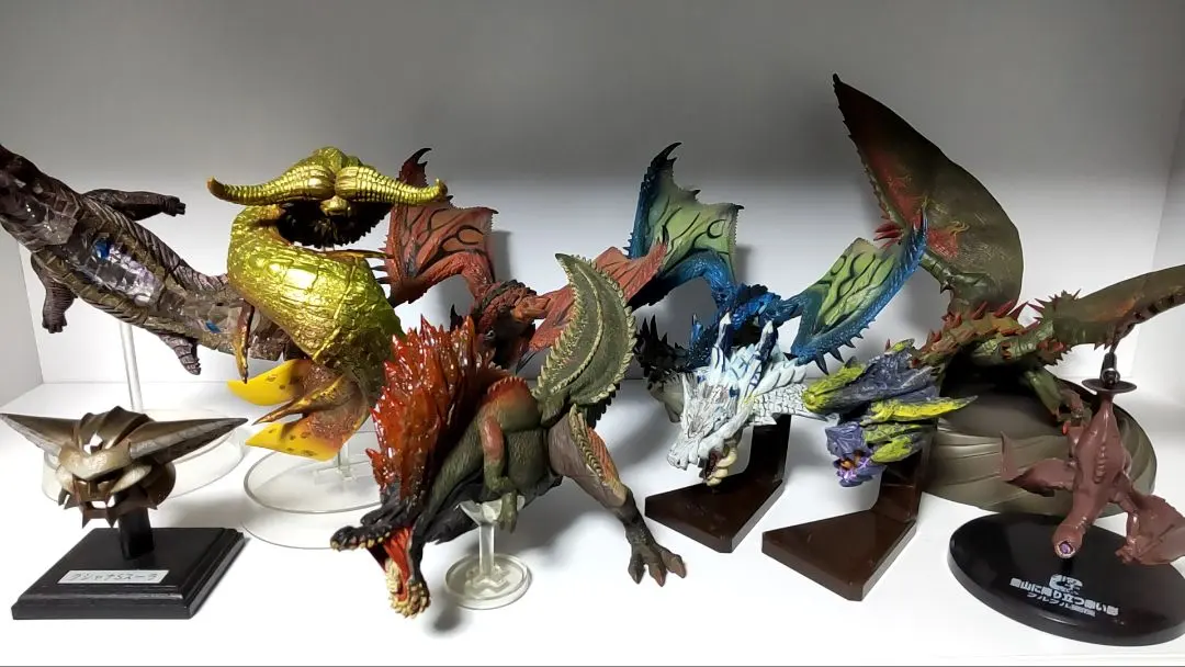 エスピナス亜種 フィギュア金色のエスピナスフィギュアプレゼント