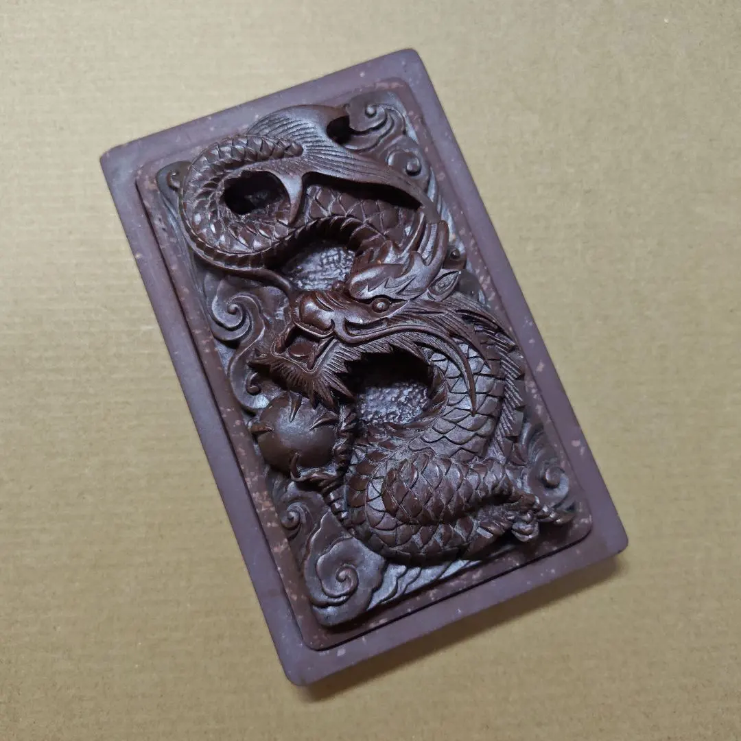 本練りの硯は石では、無いですが墨が良くなじんで墨色に味わいがあります。