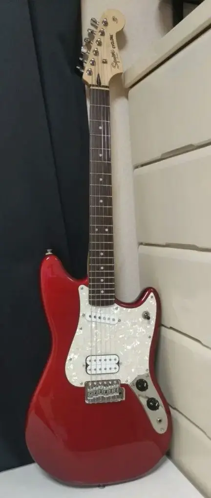 スクワイヤーサイクロン レッド 3ピックアップ