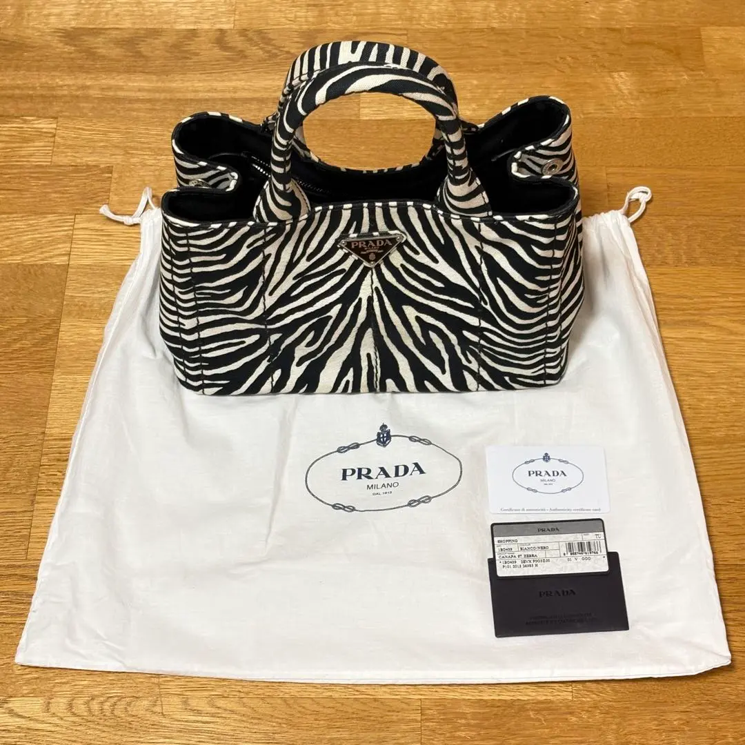 2026年最新】プラダ カナパ ゼブラの人気アイテム - メルカリ