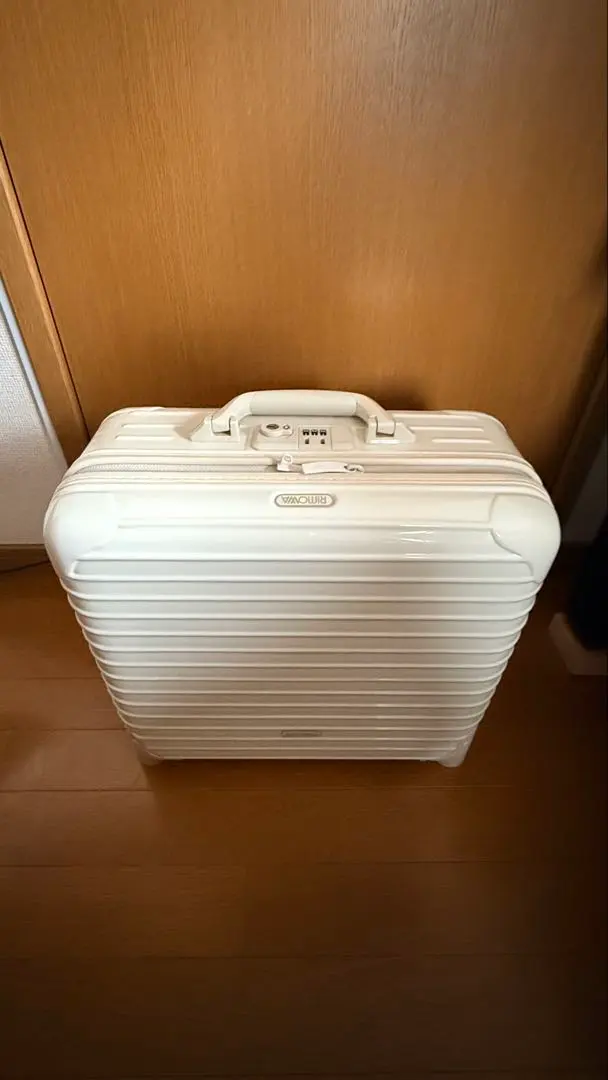 2026年最新】rimowa アローズ 4輪の人気アイテム - メルカリ