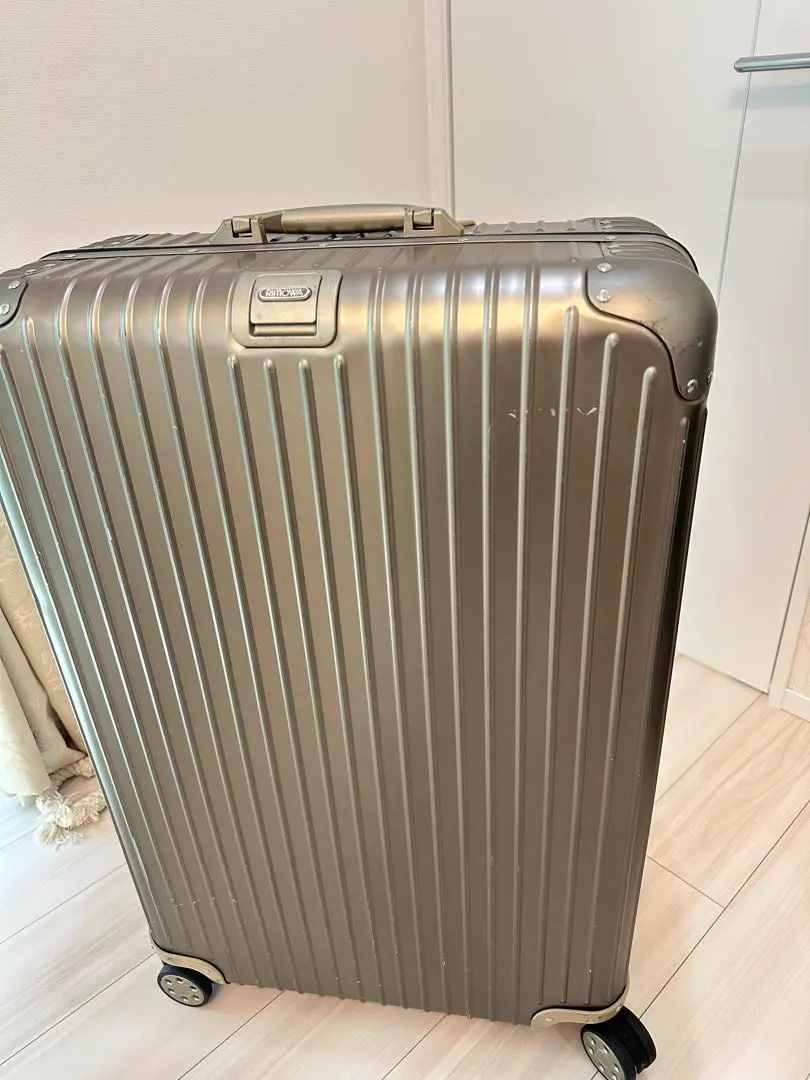 新品 旧 リモワ ルフトハンザ プライベートジェット 67L チタニウム