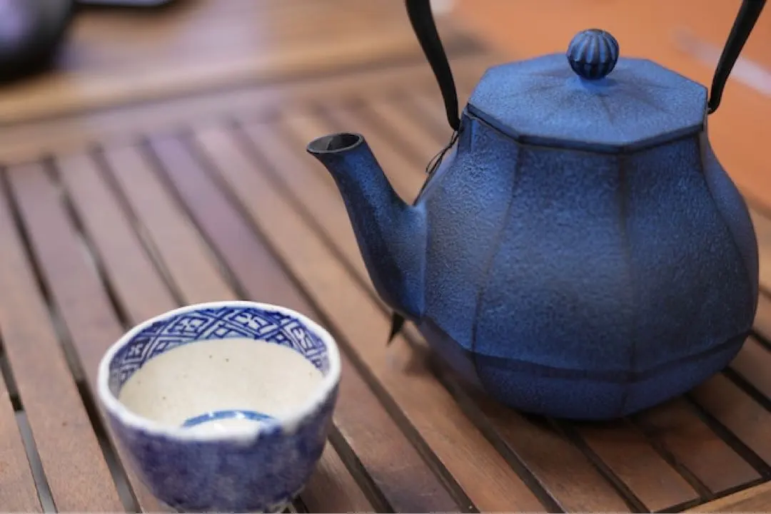 経年美品】南部鉄器南部鉄瓶急須青ブルー8角