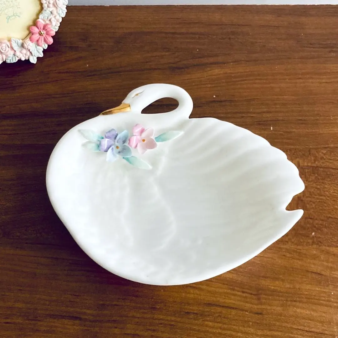 朝鮮美術 李朝 高麗青磁 象嵌花文碗 金継ぎ直し V R8968 2025