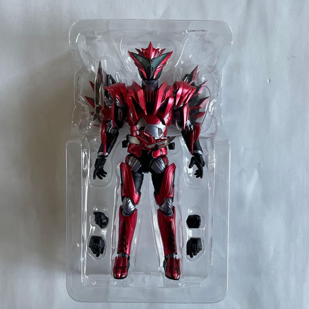 S.H.Figuarts 仮面ライダーバルキリー　仮面ライダー迅　イズ