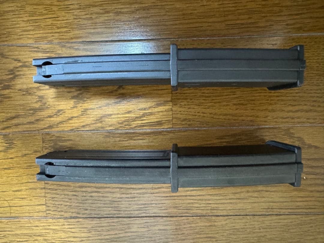 東京マルイ MP7A1 ガスブローバック　ダットサイト、予備マガジン付