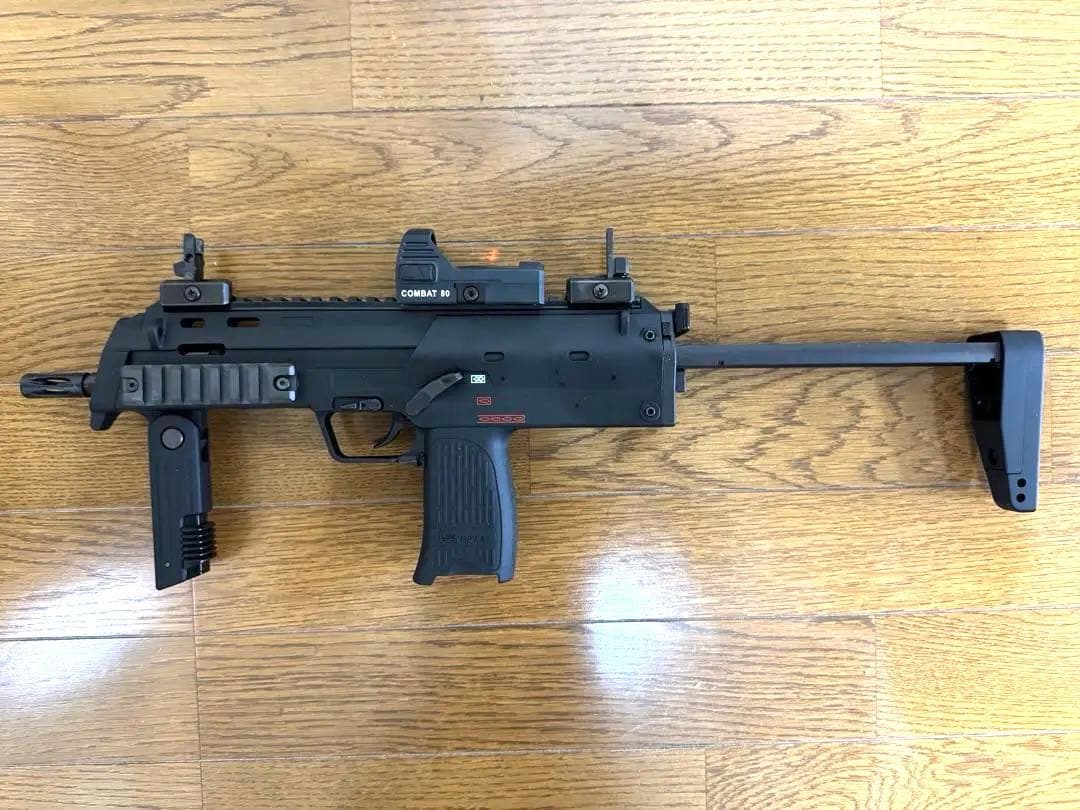 東京マルイ MP7A1 ガスブローバック　ダットサイト、予備マガジン付