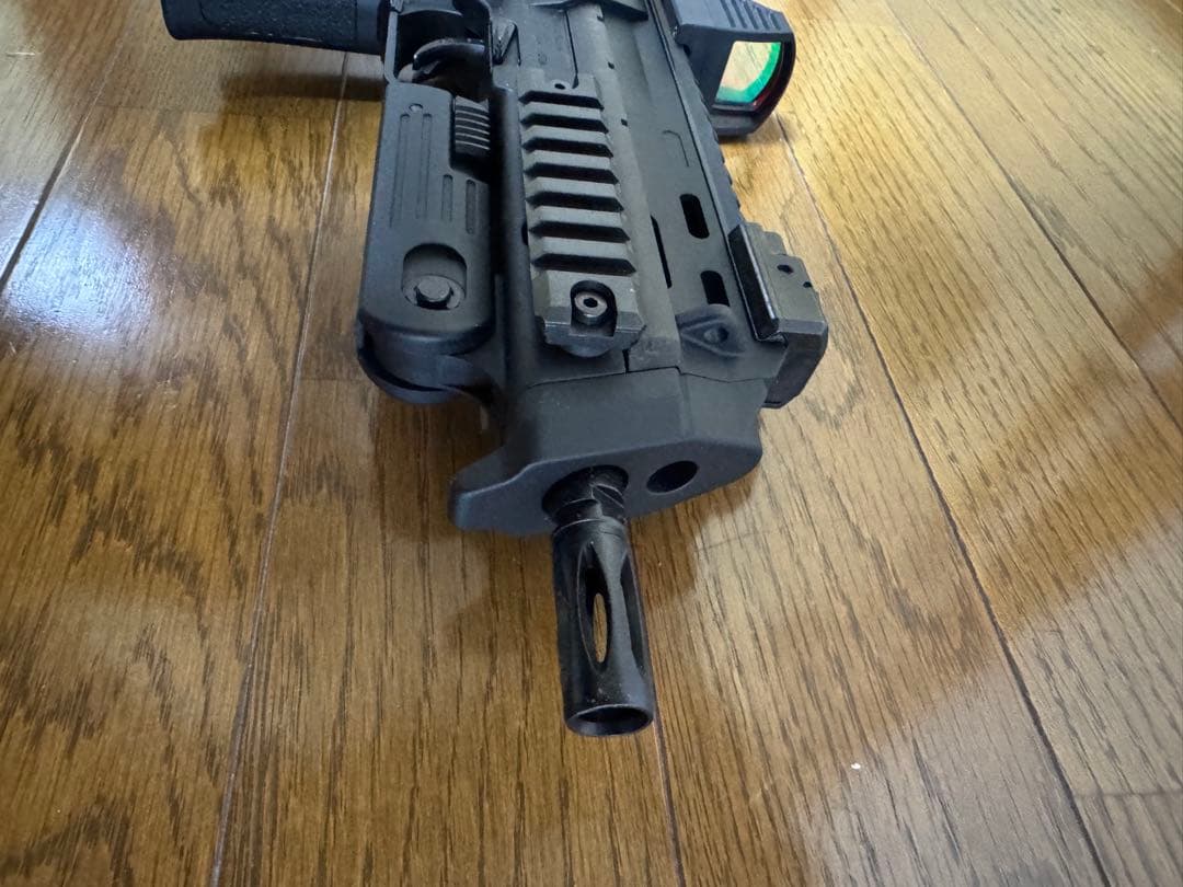 東京マルイ MP7A1 ガスブローバック　ダットサイト、予備マガジン付