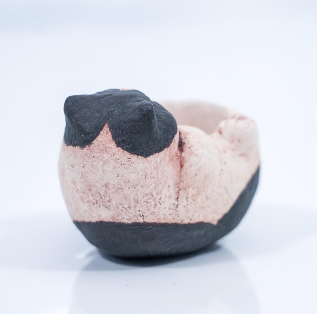 白亜器☆猫口（にょこ）ハチワレ猫 ぐい吞み／小鉢☆作家物・一点物