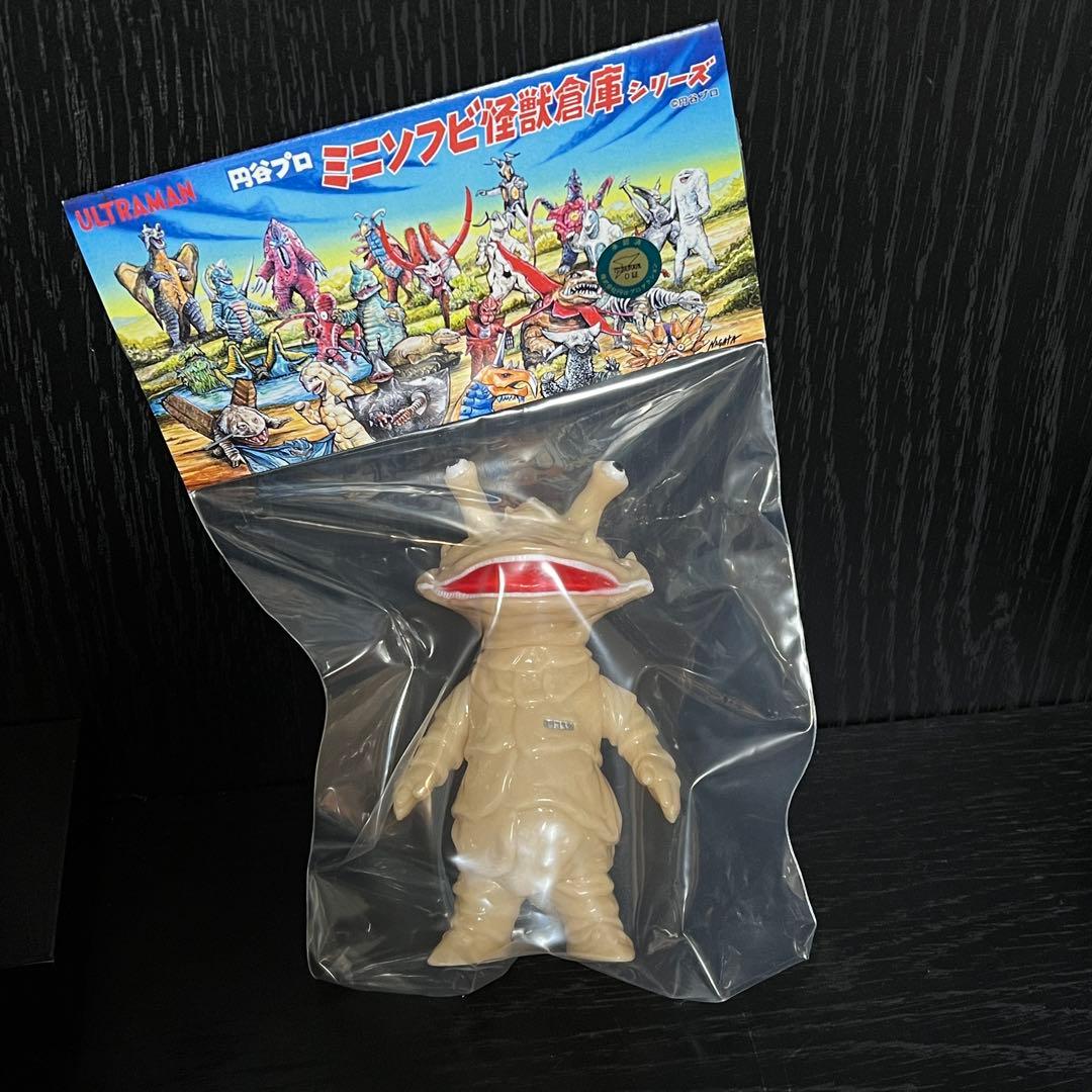ミニソフビ怪獣倉庫　カネゴン　マックストイ　ウルトラマン　円谷　蓄光