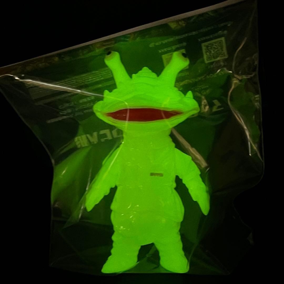 ミニソフビ怪獣倉庫　カネゴン　マックストイ　ウルトラマン　円谷　蓄光