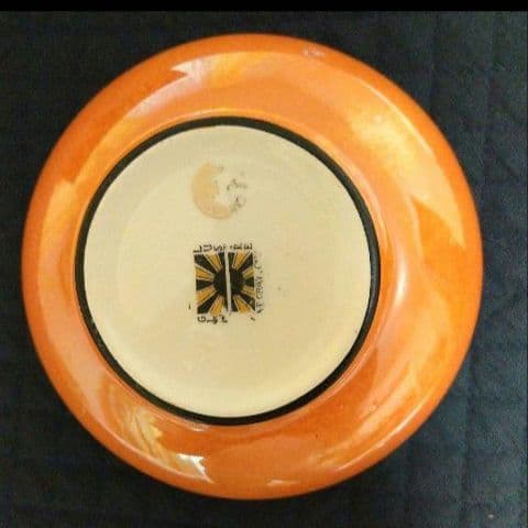 スージークーパー、グロリアラスターの蓋付きポット、約100年前の作製