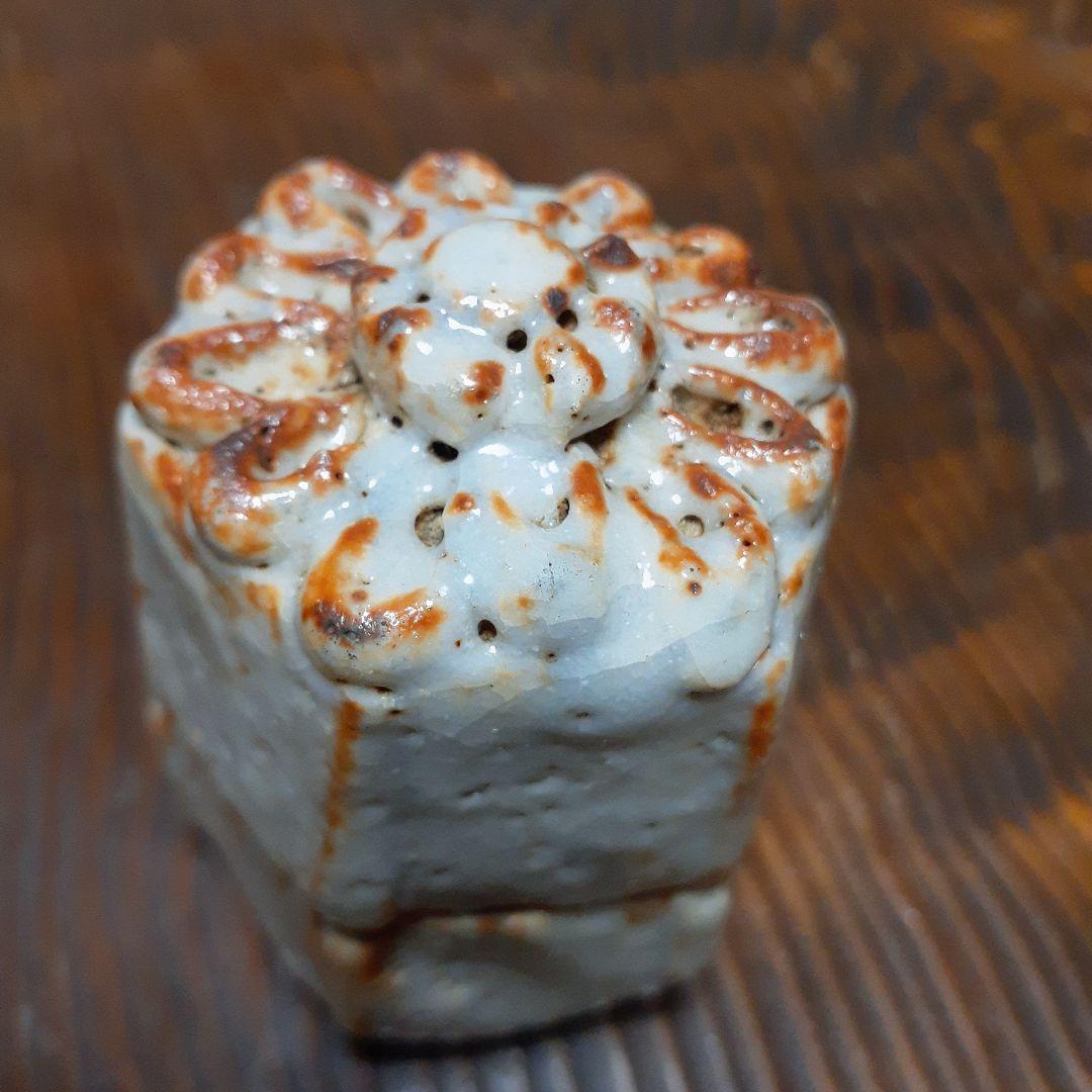 幻の桃山絵志野菊文香合