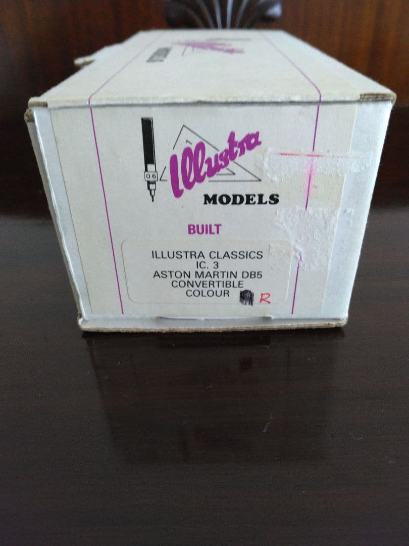 アストンマーチン　DB5