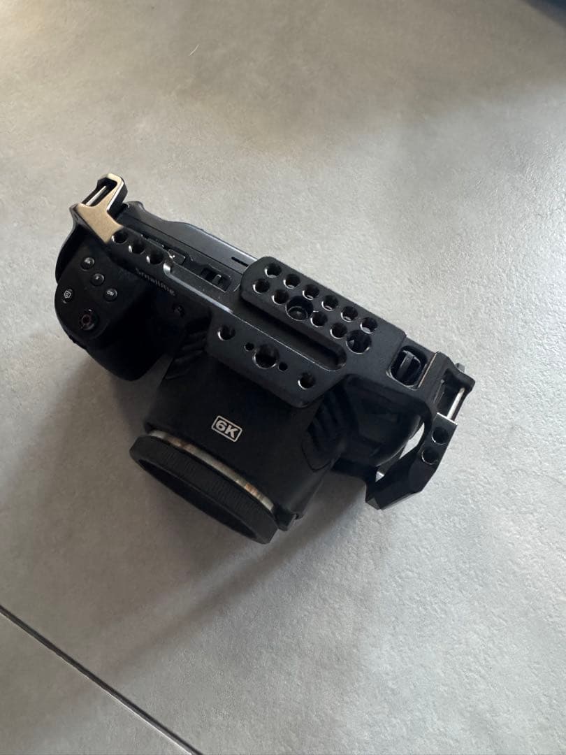 Blackmagic 6K ビデオカメラ 本体 SmallRigケージ付き